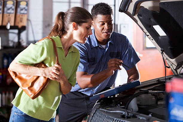 Mechanic consulting customer about car repair at Al Suwaidi Auto Repair Dubai